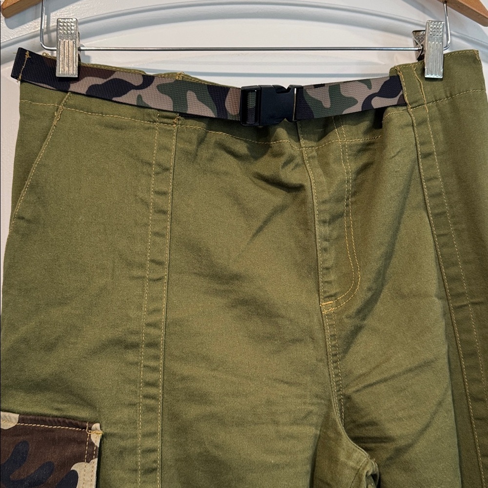 Almost Famous olive cargo joggers with a camouflage belt & pocket flaps Sz Large - Picture 7 of 10